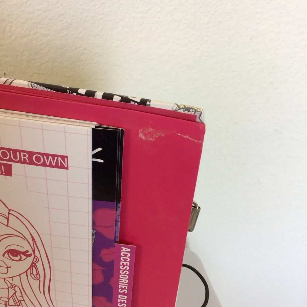 Bratz Fashion Folio Binder 2015 NEW